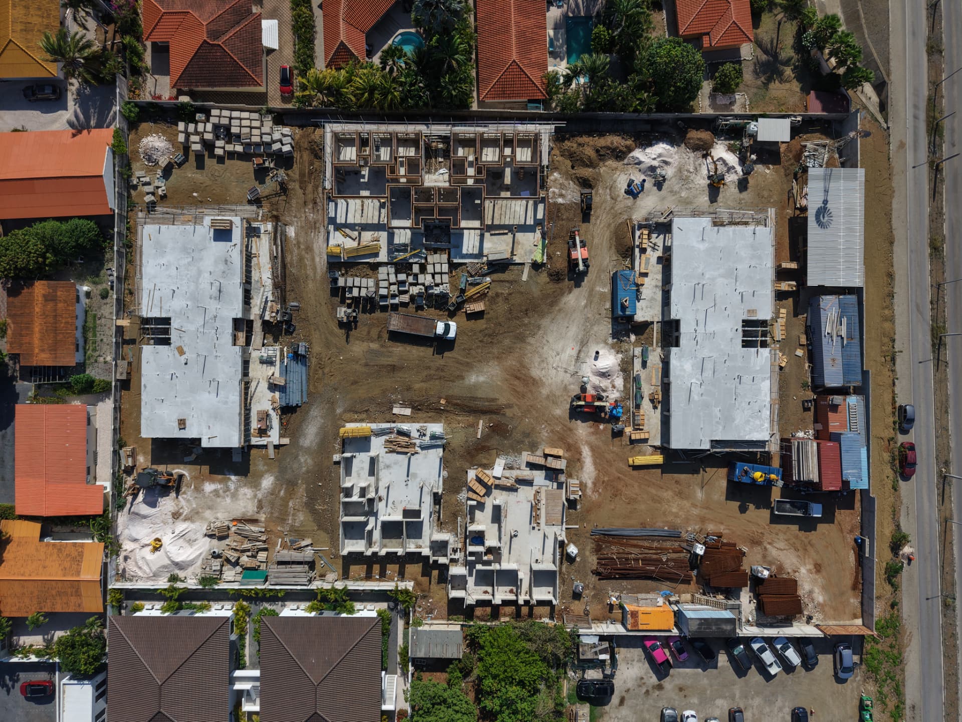Overzicht van het volledige bouwterrein vanuit de lucht
